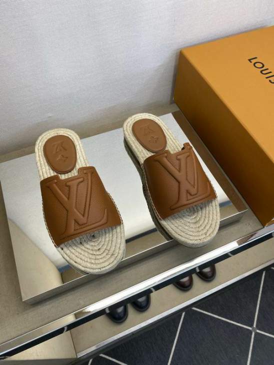 Picture of Louis Vuitton Slippers _SKULVsz39-45hnx05041508